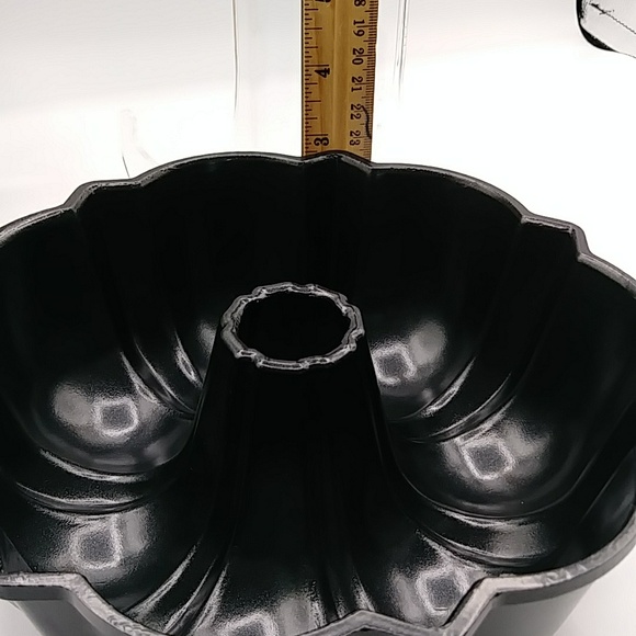 Nordic Ware- The Bundt Pan. 6 cups - Picture 5 of 6